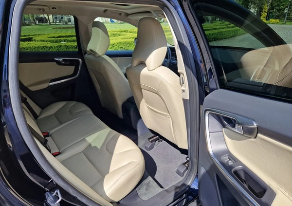 Volvo XC 60 cena 80000 przebieg: 125000, rok produkcji 2016 z Warszawa małe 79